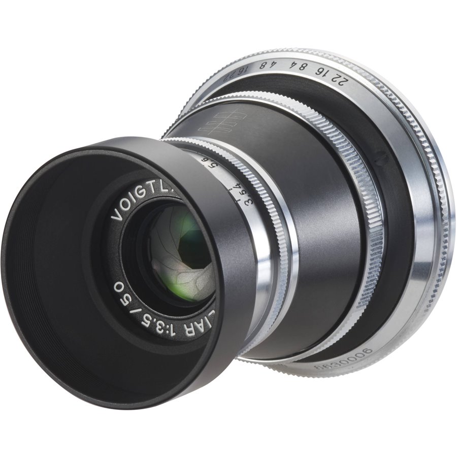 The Voigtländer vintage line up includes this wonderful little 50mm f/3.5 Heliar, which has overtones of the old Mountain Elmar, with a similar tiny lens cap and mini hood. At £449 it is another bargain and looks gorgeous mounted on an M10.
